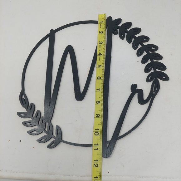 Mr. and Mrs. Black Wooden Round Signs Wedding Decor Laurel Hoop Cursive - Picture 3 of 5